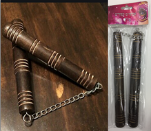 נונצ'קו עץ גודל 24 ס"מ בשקית PVC עם כארד  6 יח במארז