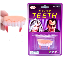 שיניים לערפד עם ניבים דם ארוכים עם דם על כארד/ 24 יחידות במארז