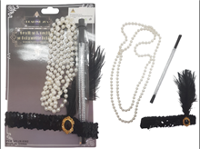 סט שנות ה 20 כולל סרט נוצה צרלסטון מחרוזת פנינים ומחזיק סיגריה על כארד/ 6 יחידות במארז