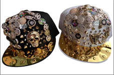 כובע ראפר עם ניטים וטבעות מיקס שחור ולבן /6 יחידות במארז