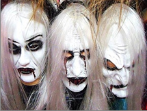 מסכה ערפד לבן עם שיער לאטקס מיקס 3 דגמים בשקית PVC עם כארד / 6 יחידות במארז